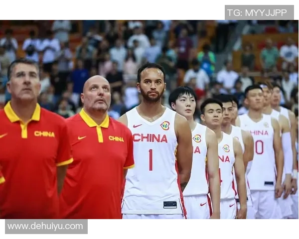 中国男篮在与波兰男篮的第四节较量中展现出顽强拼搏精神与战术智慧